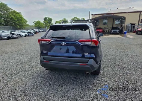 2023 Toyota Rav4 Xle z USA, uszkodzony, nr VIN 2T3P1RFV1PW363786